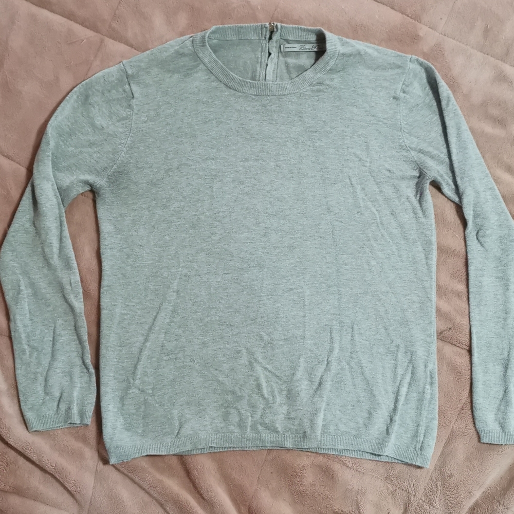 Large, Thin Grey Long Sleeve Shirt